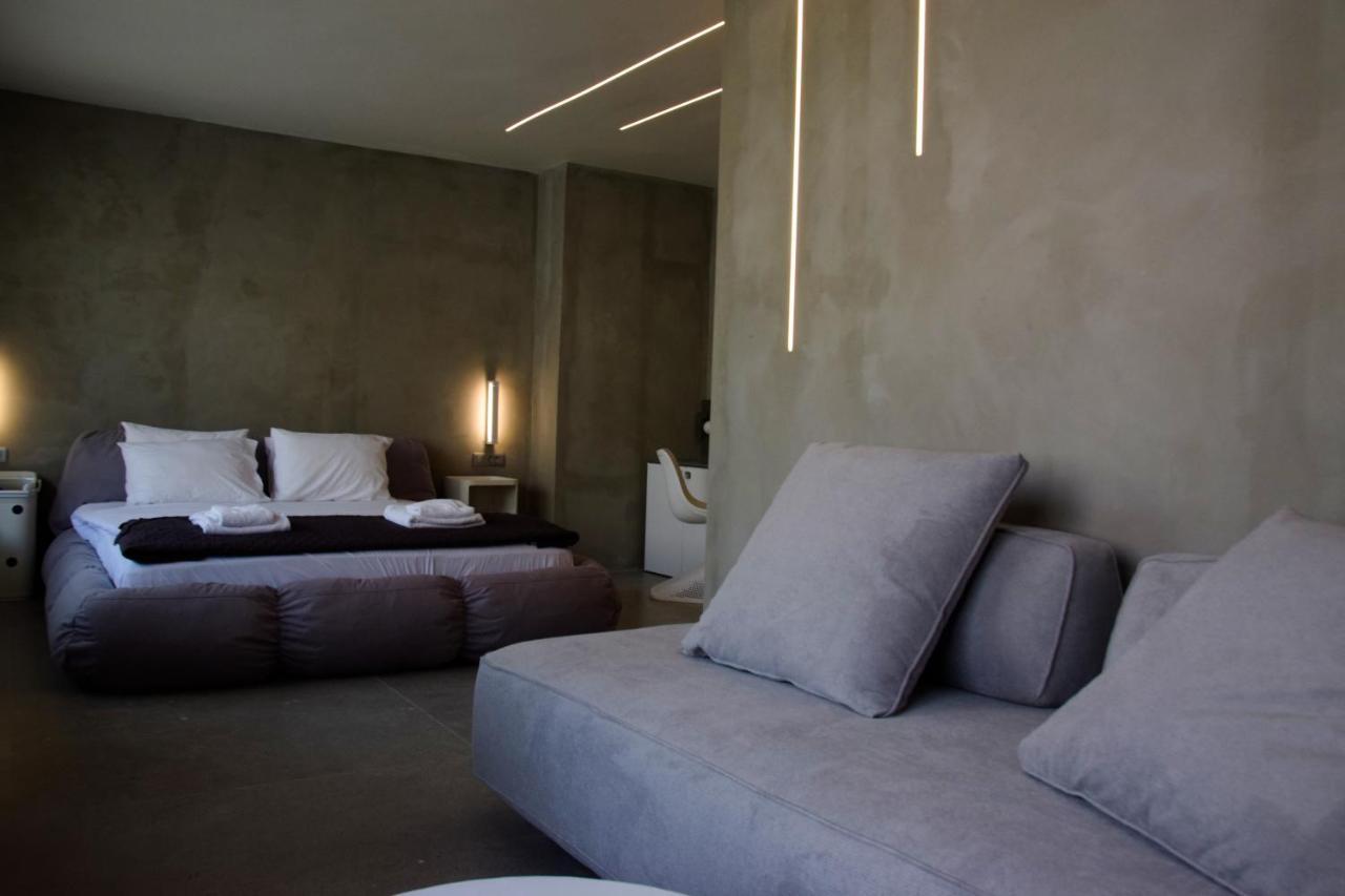 99 Adrianou Apartments