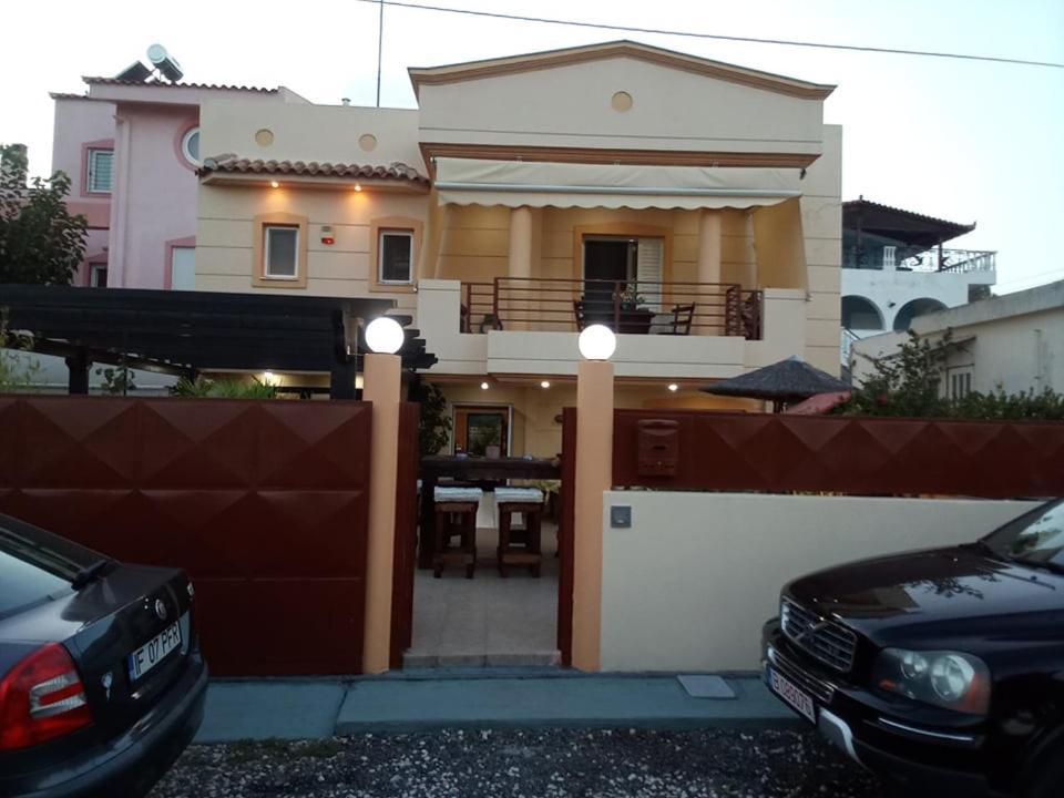 Villa Avatos 2 Near To The Port Of Rafina & The Airport Of Athens