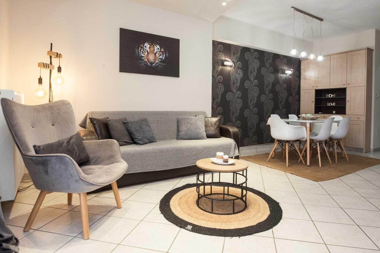 Elegant Spacious 2 Bd Apt With Balcony In Petralona