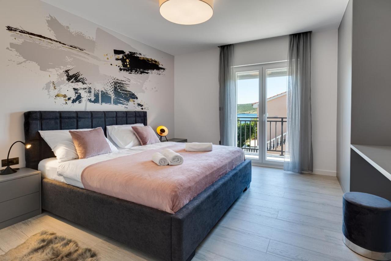 Apartment by The Sea