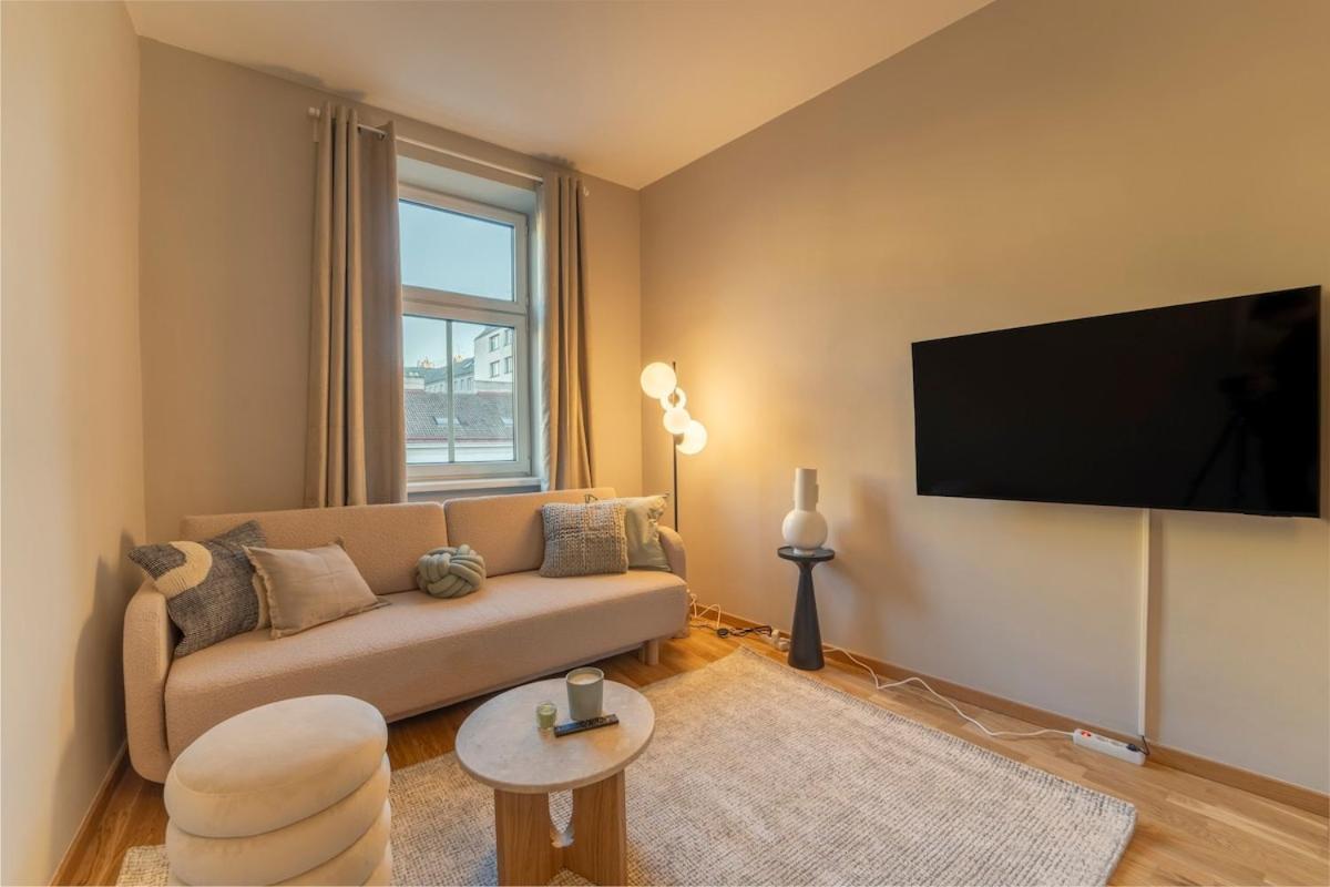 Urban Living Apt 10