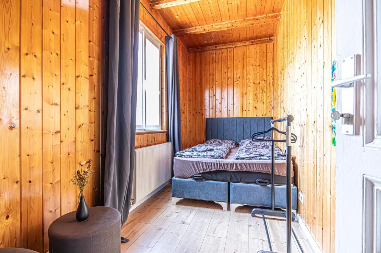 Comfy 3br Apt With Garden, Up To 10 People