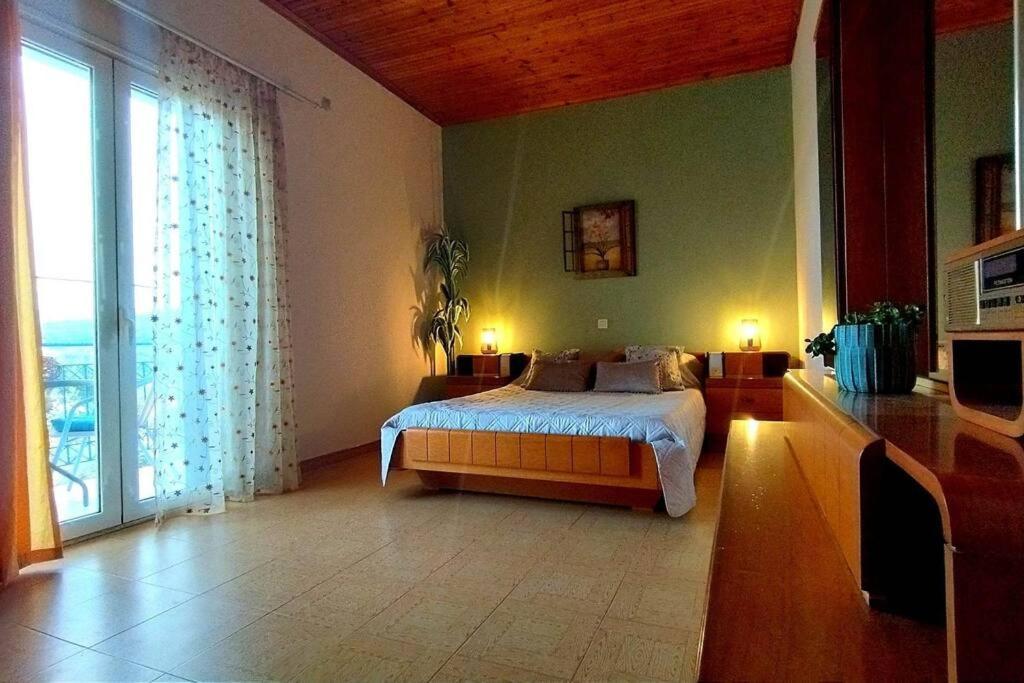 Affordable Vintage Apartment Near Fiscardo & Assos