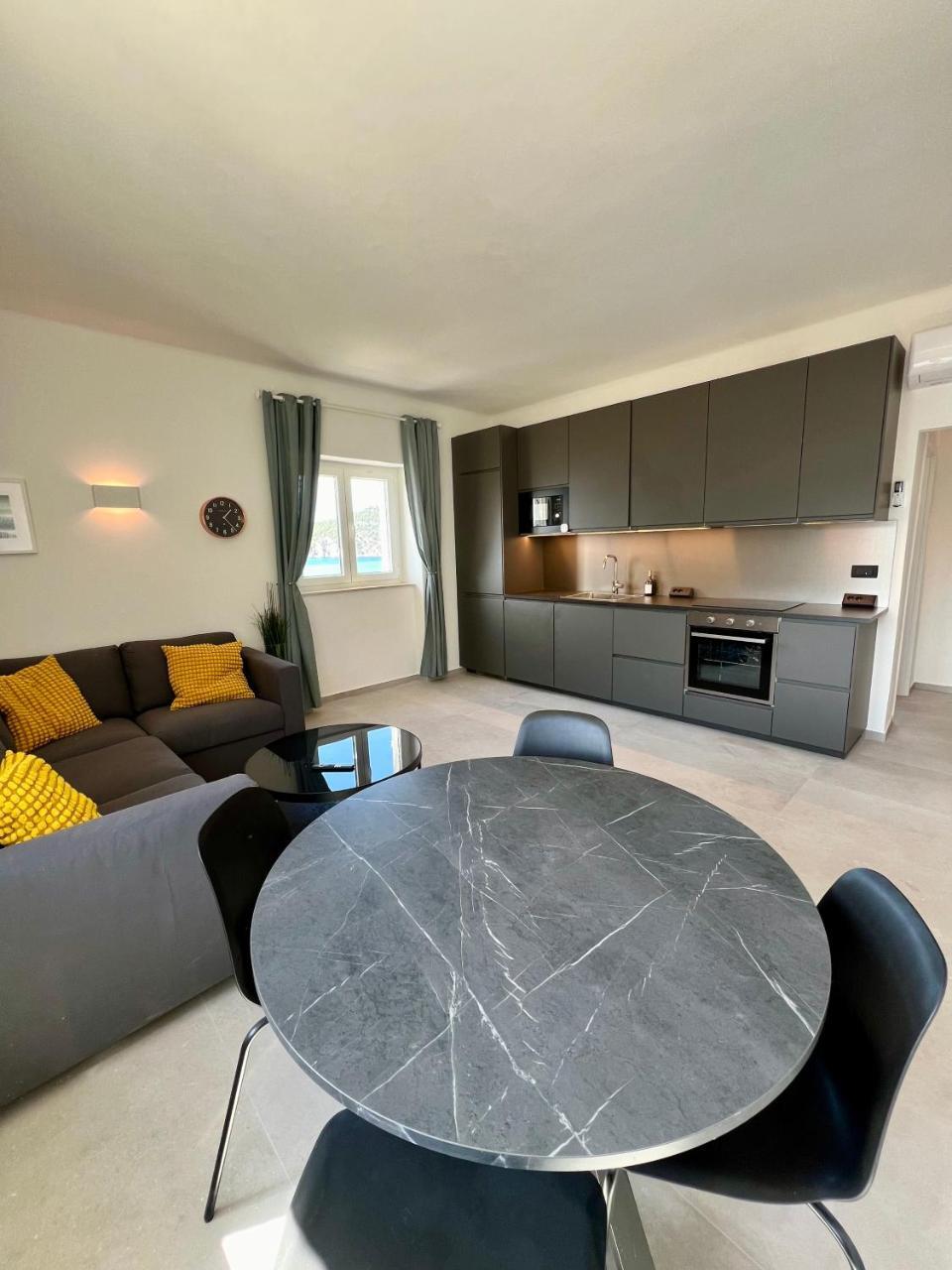 Newly Refurbished Komiza Haven