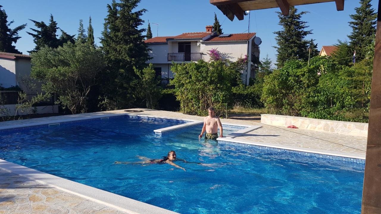 Villa Ivanka Murter Ap A Sa Grijanim Bazenom I Besplatnim Parkingom