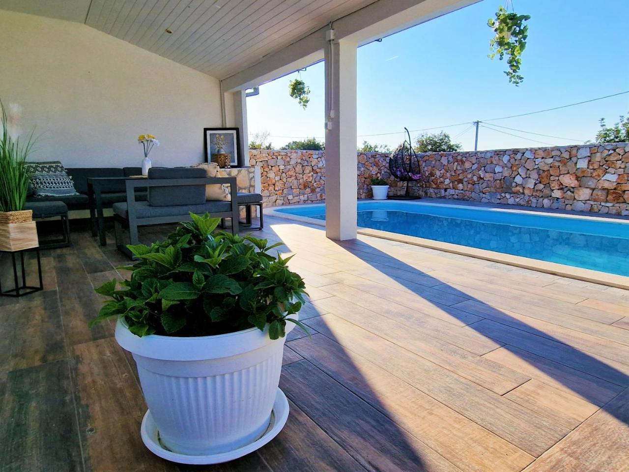 Anas Lagoon Holiday House With Pool At Azure Beach