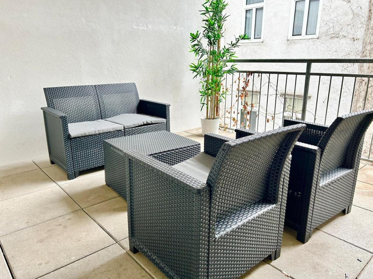 100 M2 Central Apartment With Balcony Free Parking