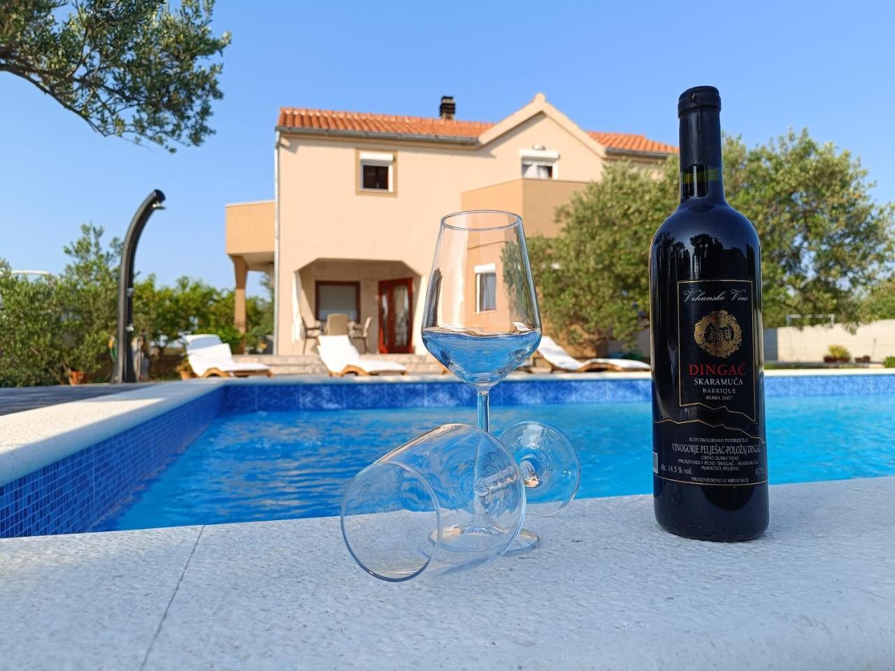 Vacation House Toket 6+2 Person