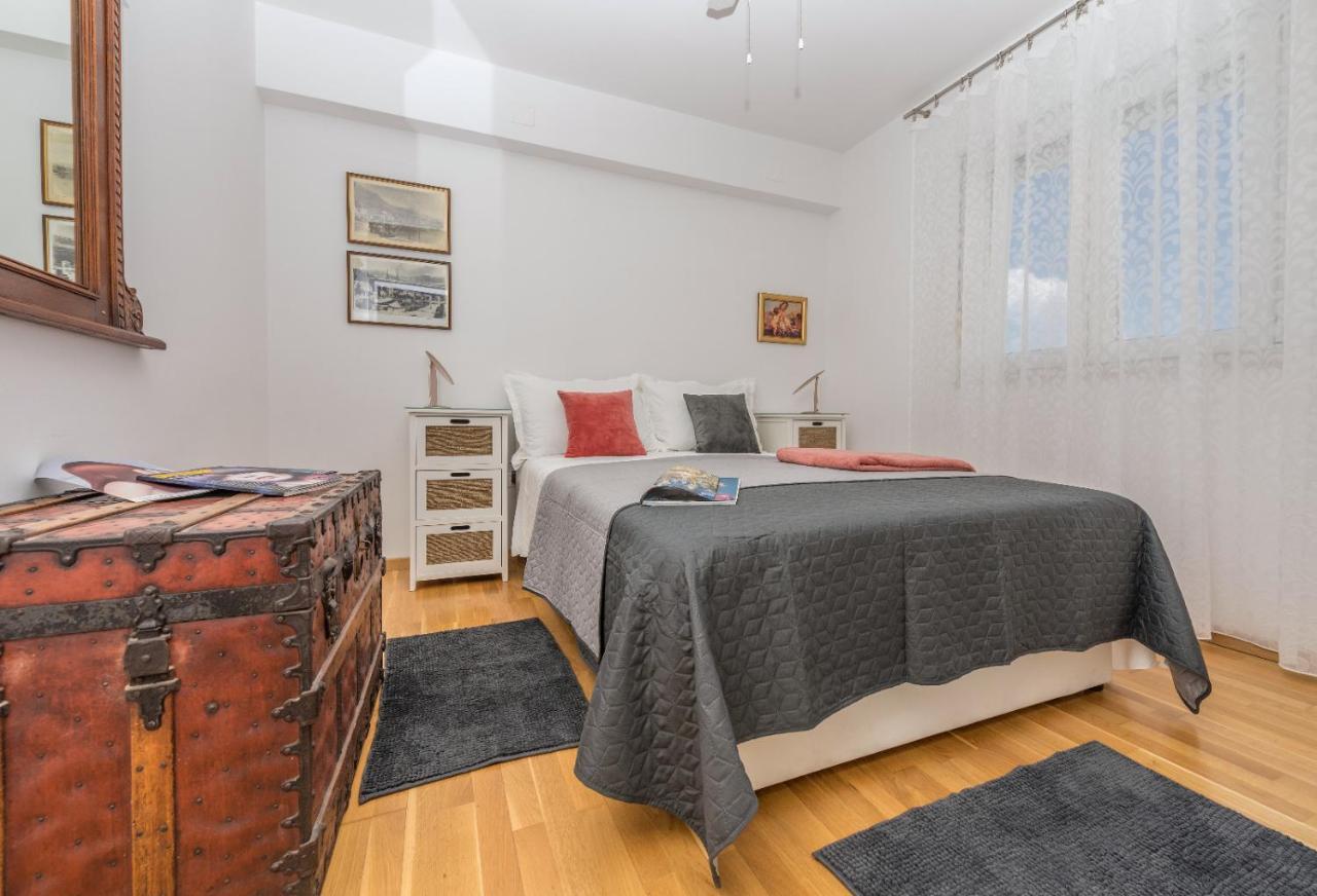 East Side Deluxe Suite