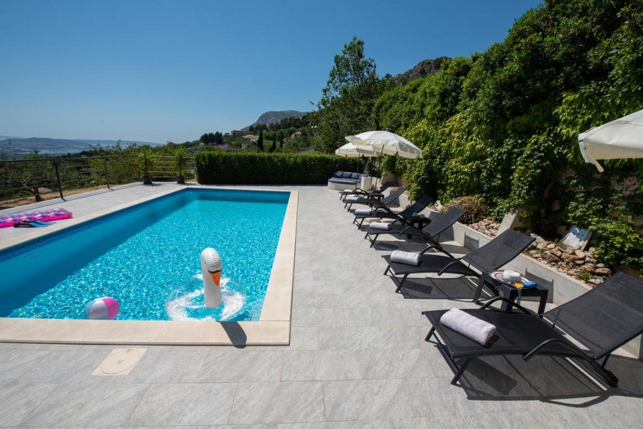 Holiday House App Grace With Pool & View In Klis