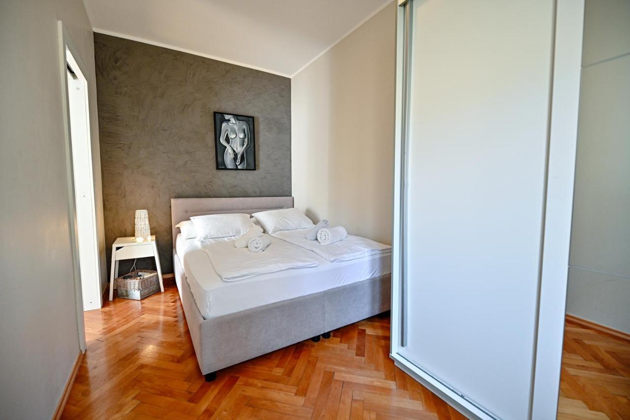 Jakov Apartment With Balcony