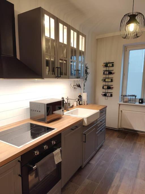 Elephant Metro To The Opera 1 Min Away