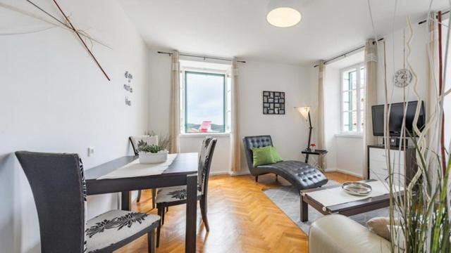 Apartman Square View