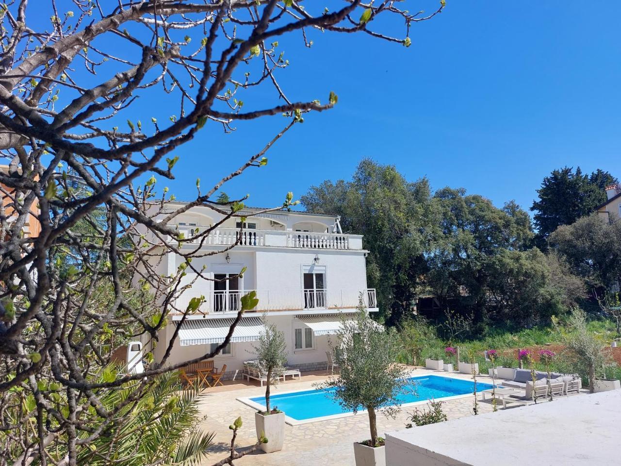 Casa Blanca, Biograd Na Moru