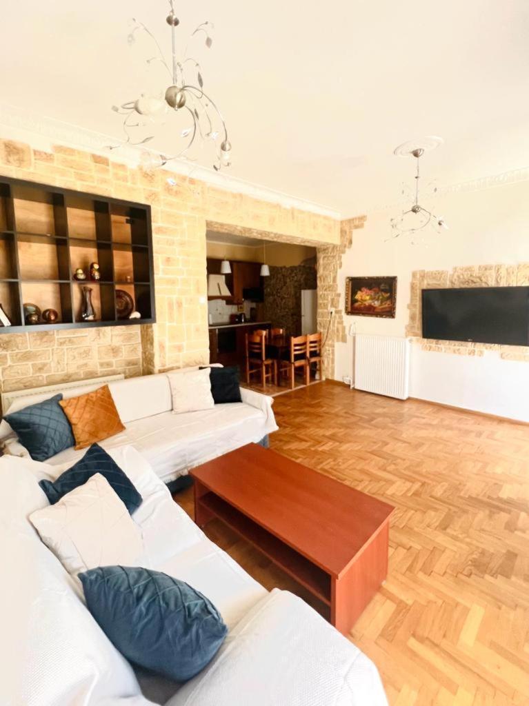 Neoclassical 2bed In Kallimarmaro With Jacuzzi