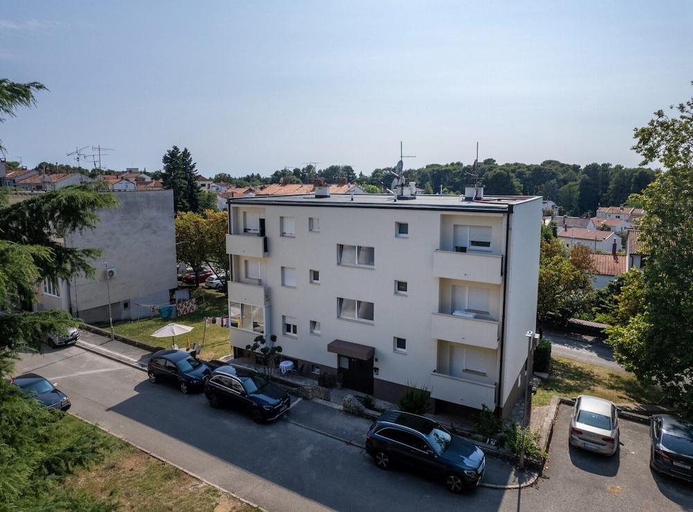 Premium Apartment With Patio