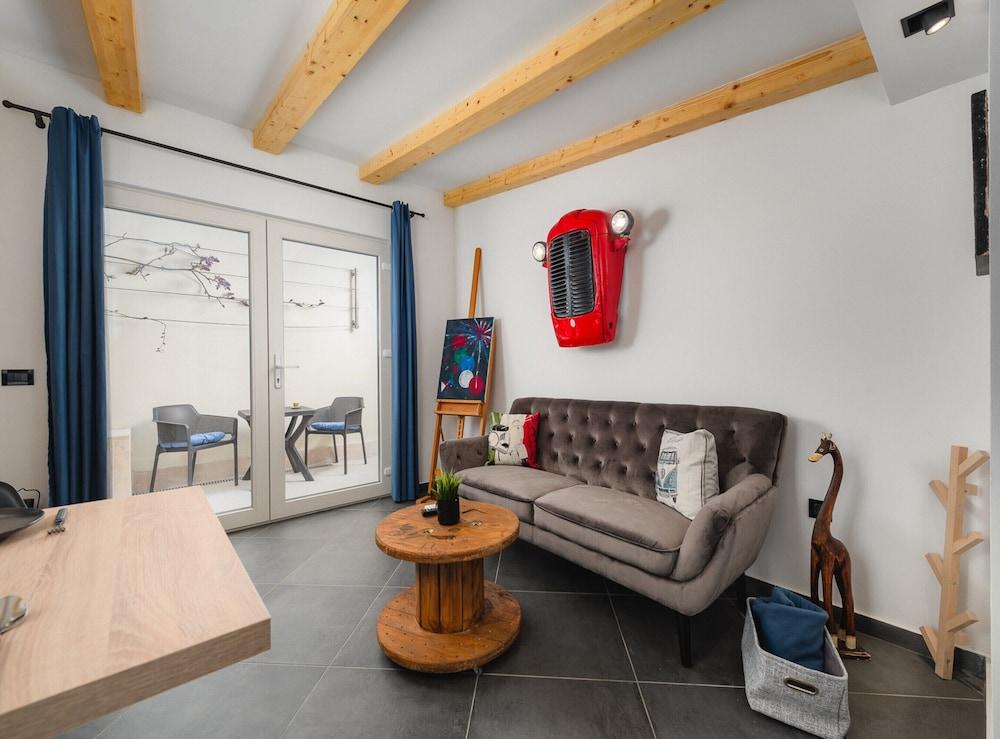 Apartment With Scenic View