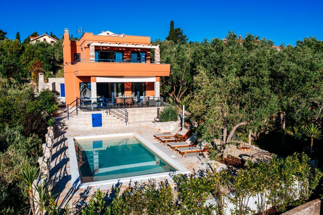 Apartment Serenity With Private Pool Near The Beach