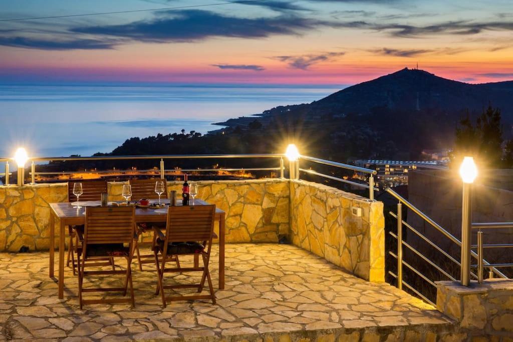 Doa Apartment With Lovely Terrace & Sea View