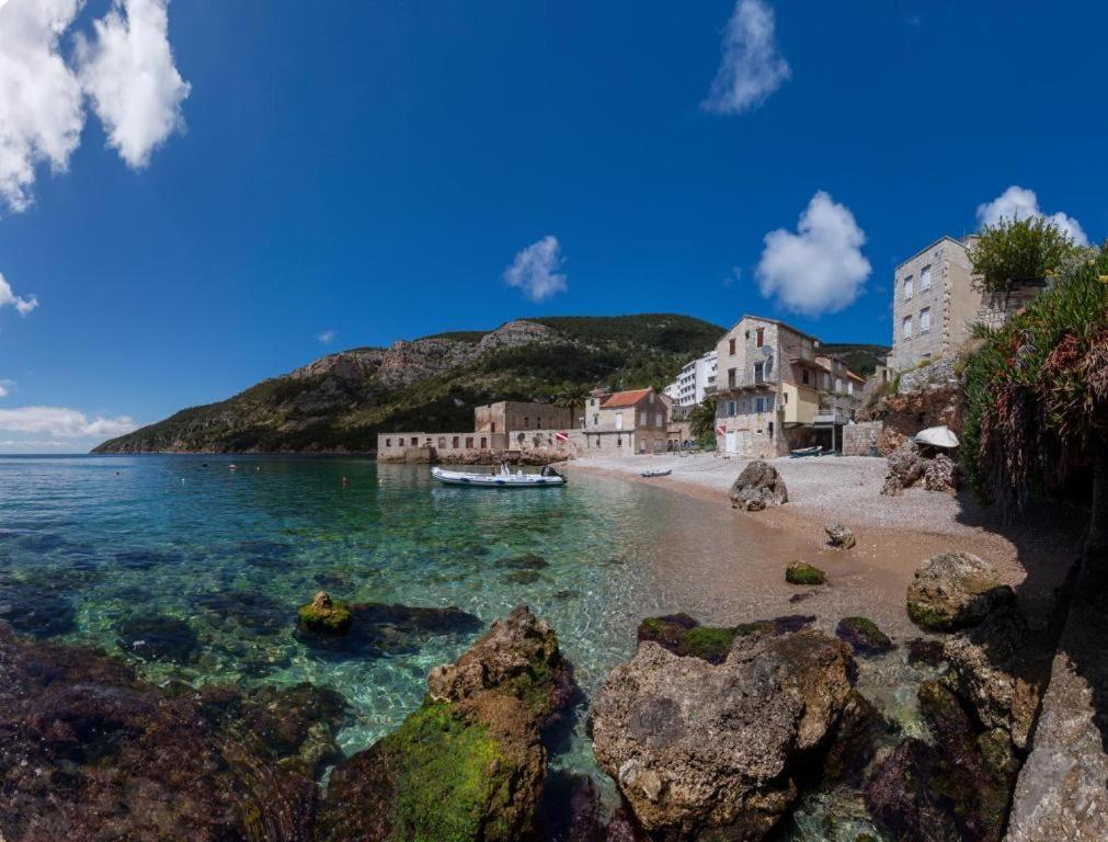 Apartmani Dule Komiza 2