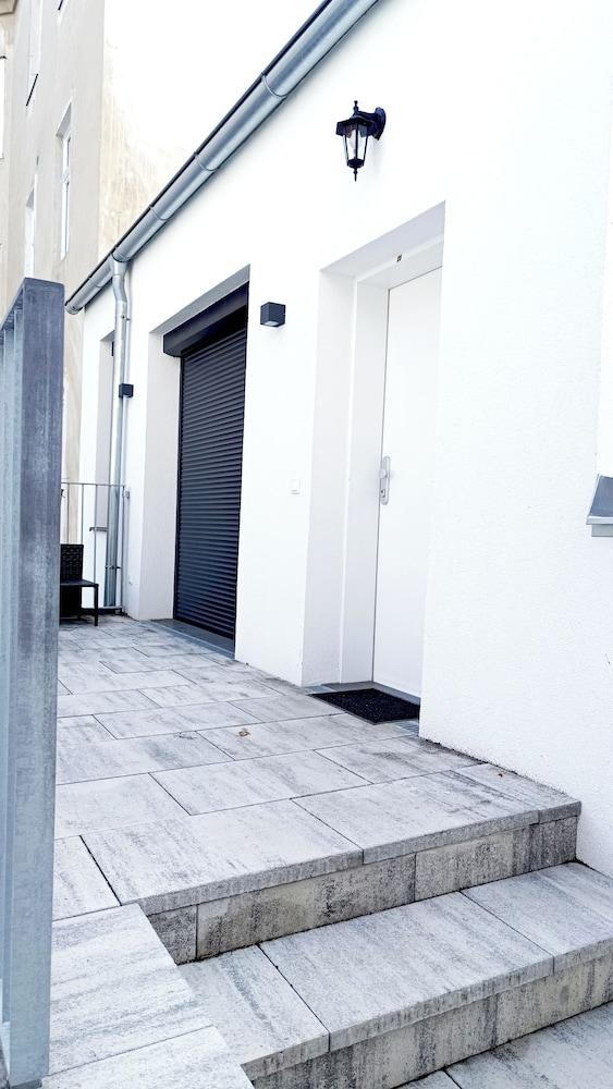 Cozy Apartment With Free Parking