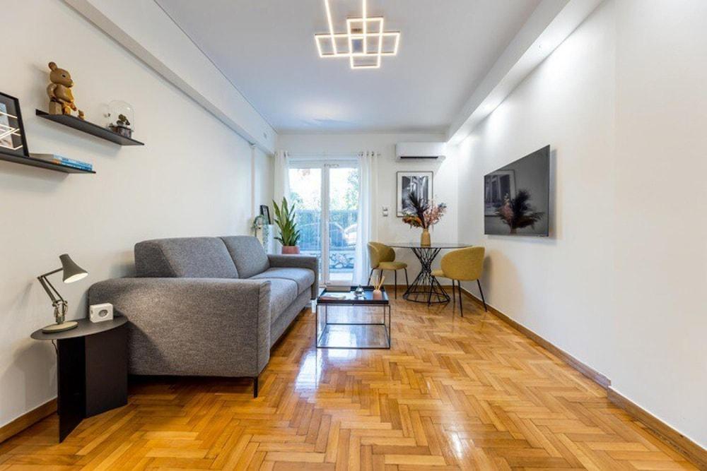 Bright & Stylish Apartment In Palaio Faliro