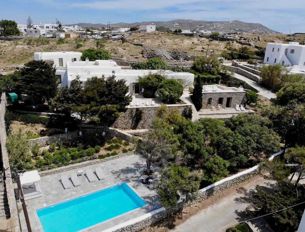 Traditional Villa With Swimming Pool