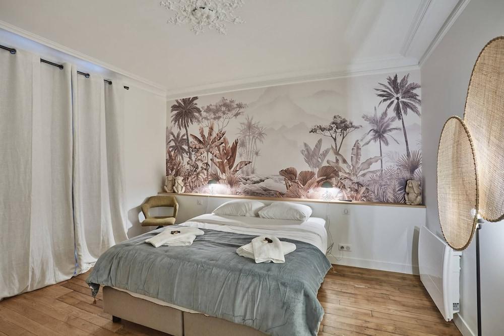 Apartment Eiffel Tower Trocadero by Studio Prestige