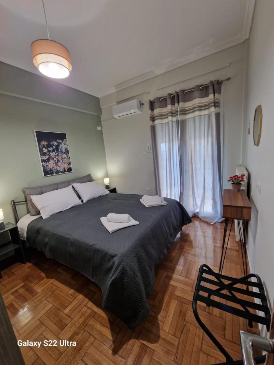 Spacious & Sunny 3bdr Apartment