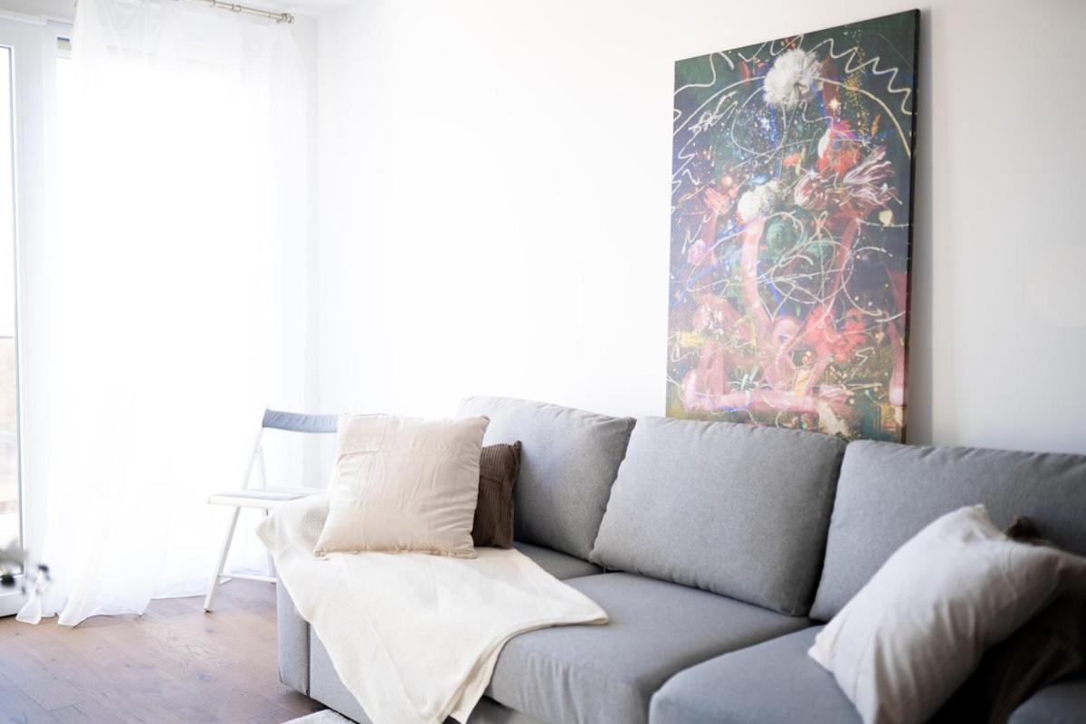 Design Premium Apartments With Balcony
