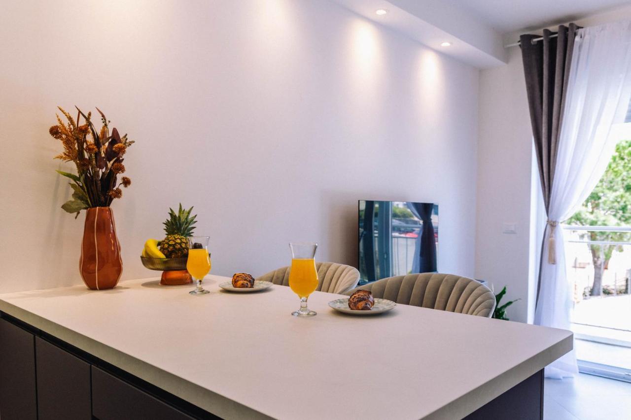 Brand New & Comfort Apartment L & L ,free Parking + Close To Beach