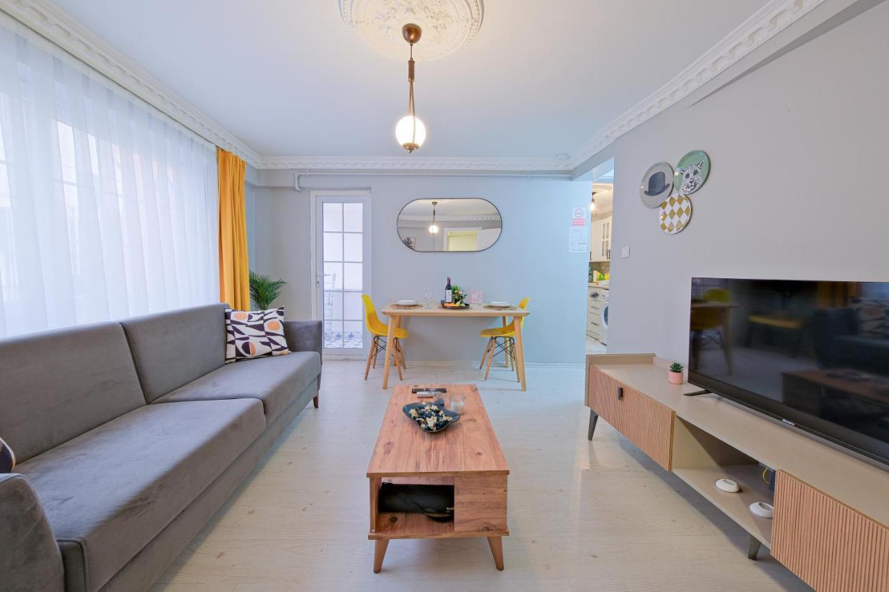 Taksim Istiklalin Kalbinde Sessiz Konforlu Daire