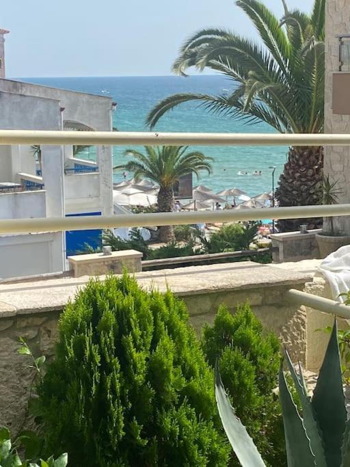 Frenki Apartment by The Sea
