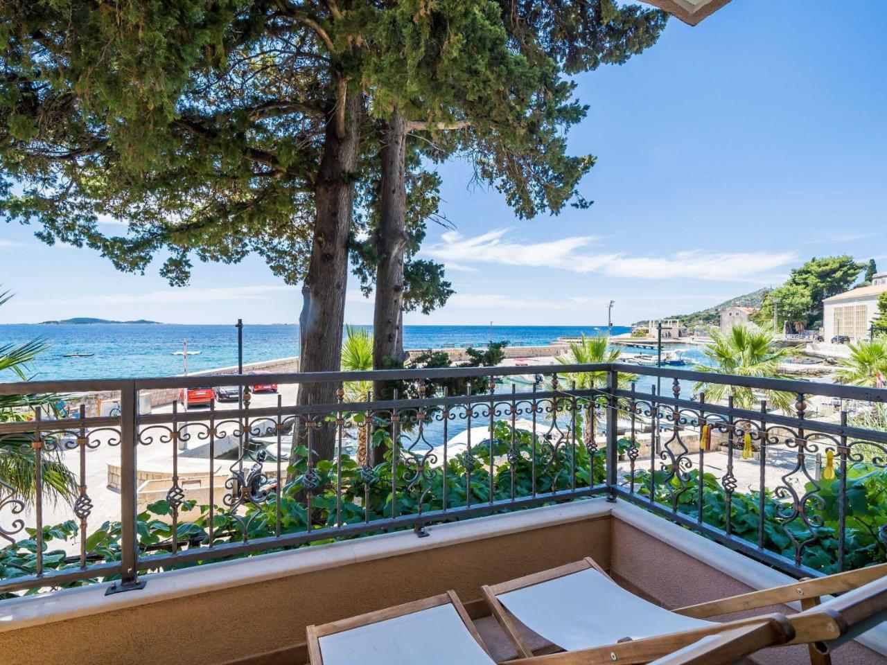 Apartment Villa Palma Two Bedroom Apartment With Terrace & Sea View Apartman 4