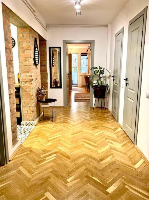 Apartament Langa Universitate Umfst