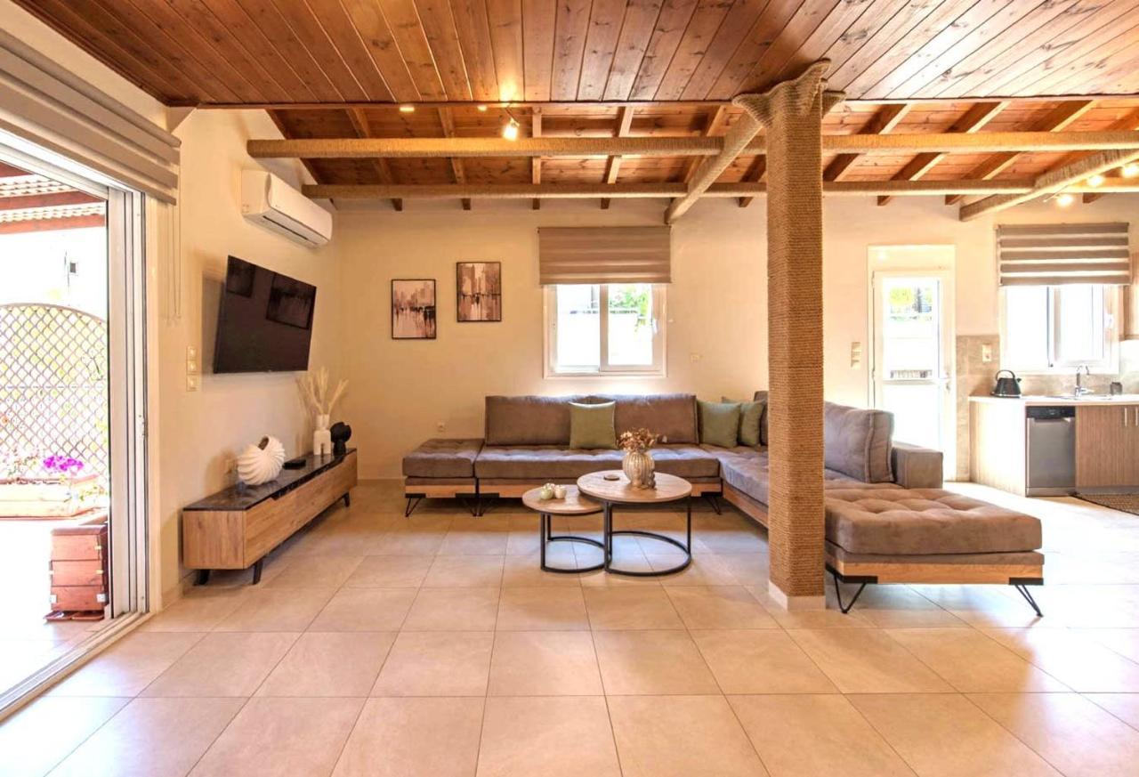 Stunning & Spacious Apt In Athens