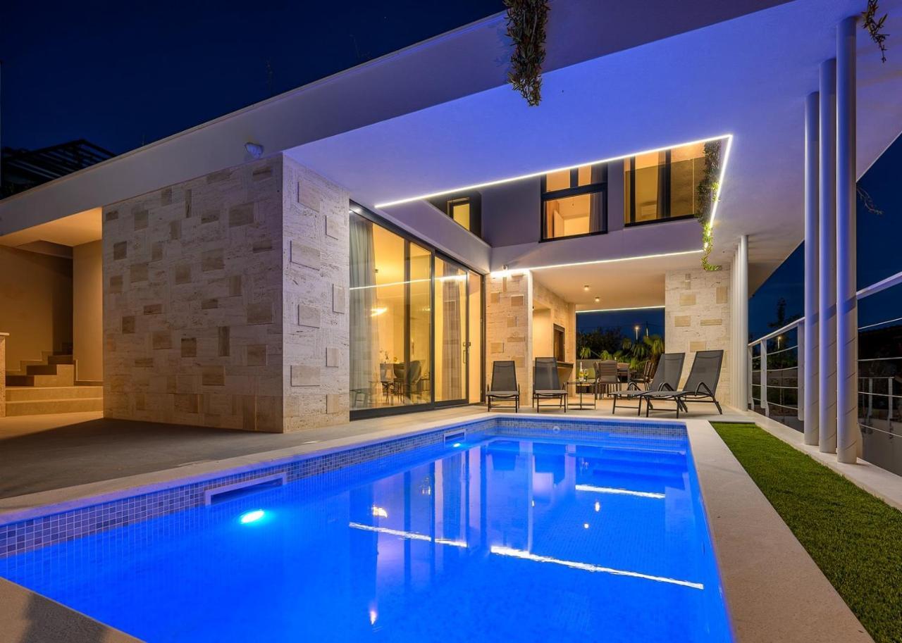 New ! Luxury Villa Roma 1 & 2 With Two Heated Pool