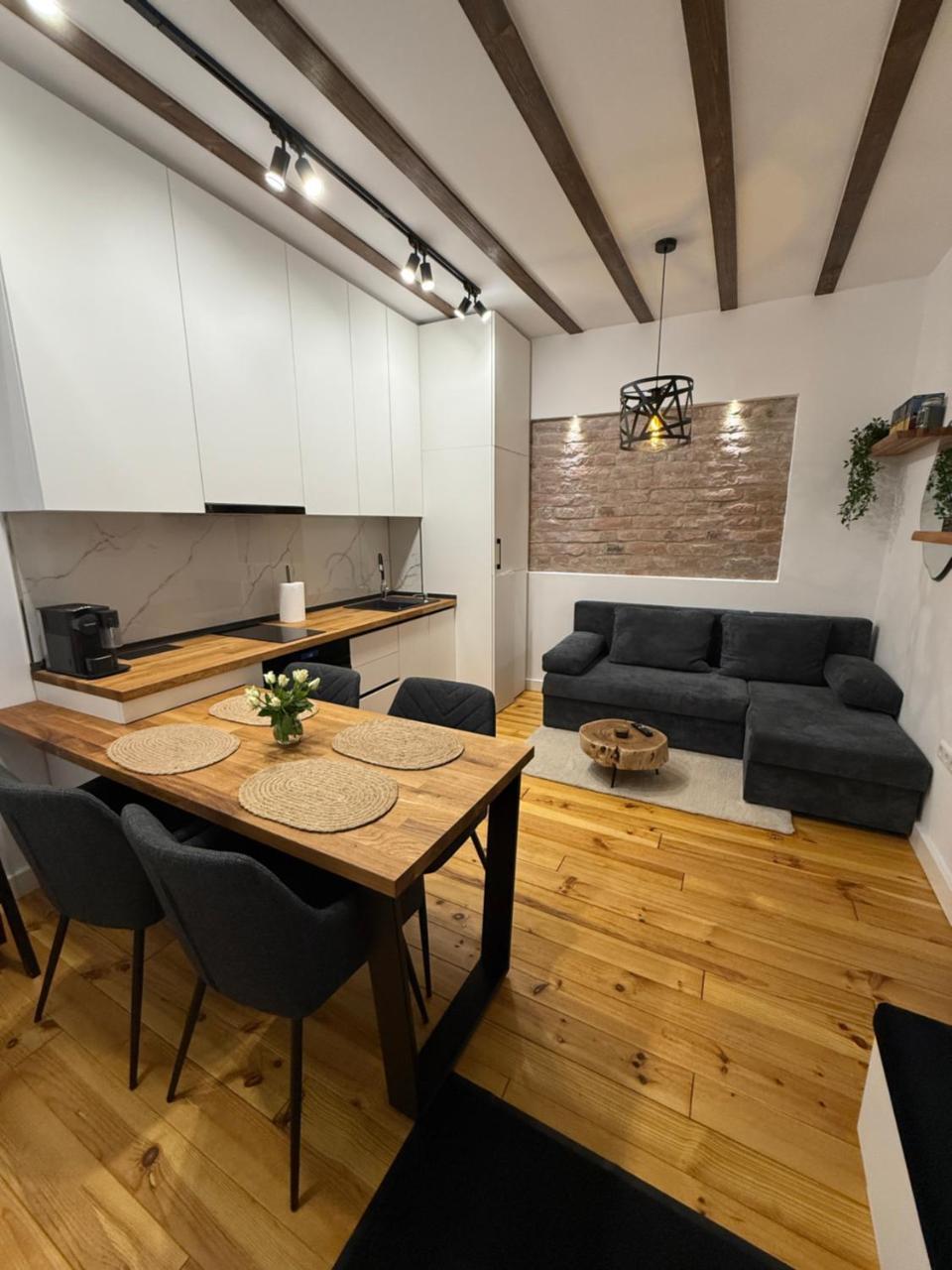 Mma's Apartment, One Minute Walk To Piata Mare