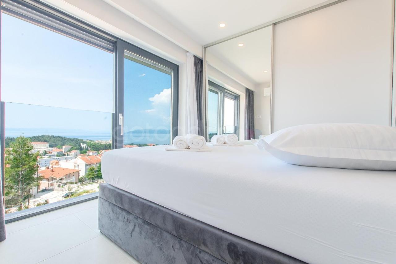 Mauro Luxury Seaview Apartment
