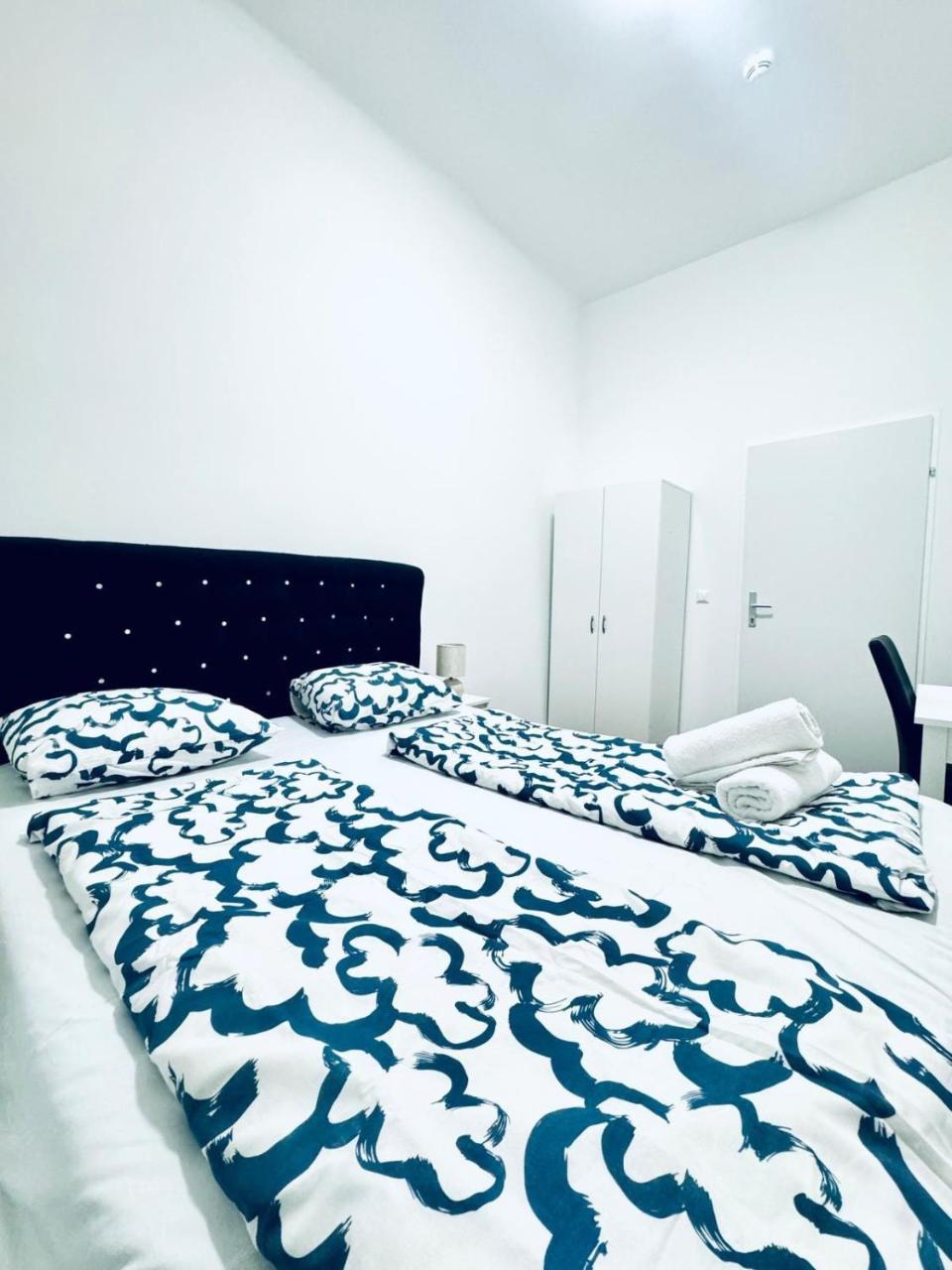 Affordable Room For 2p, 11 Min To Atzgersdorf