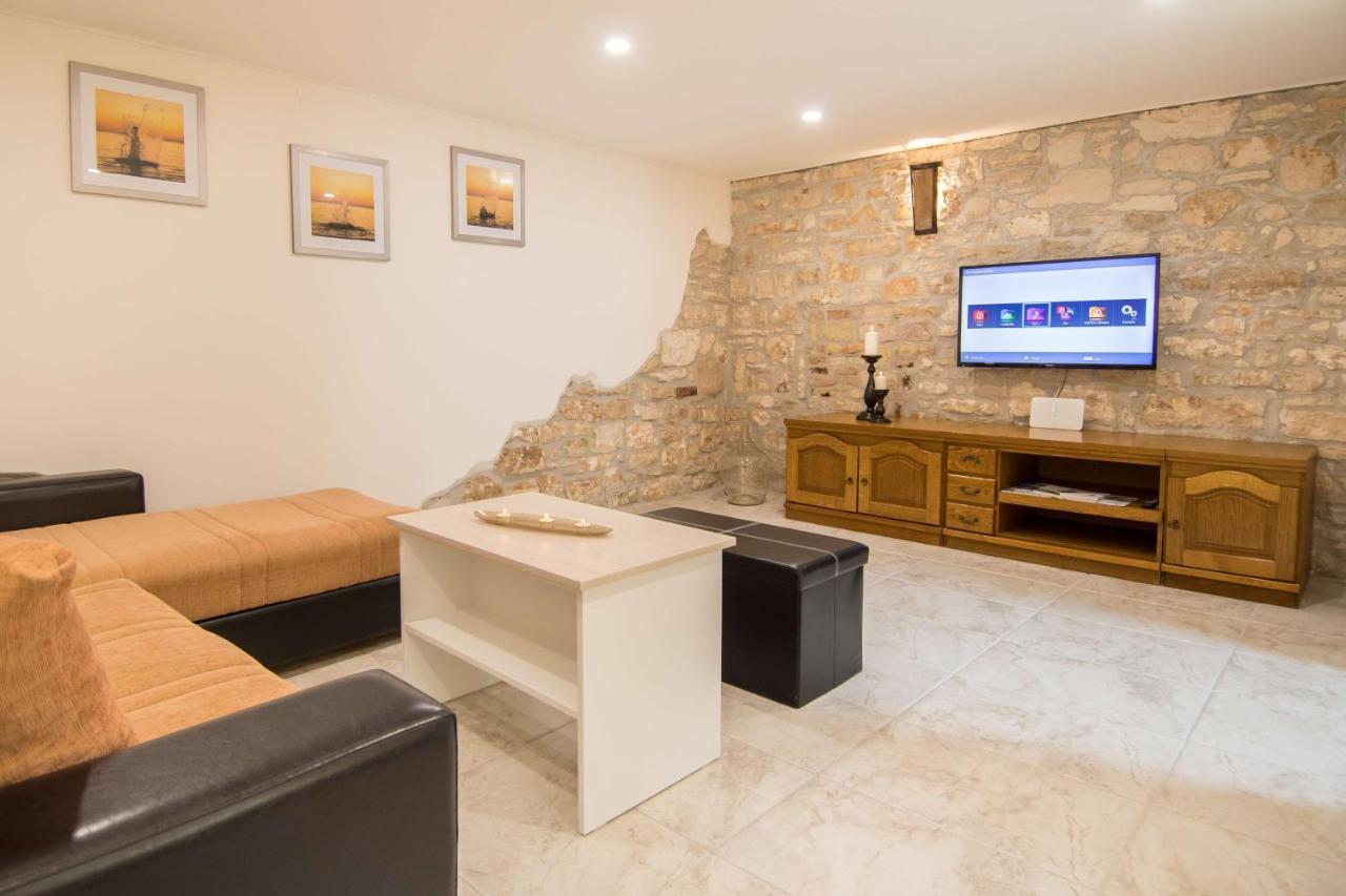 Holiday Home Giovanni Vabriga With Private Jacuzzi