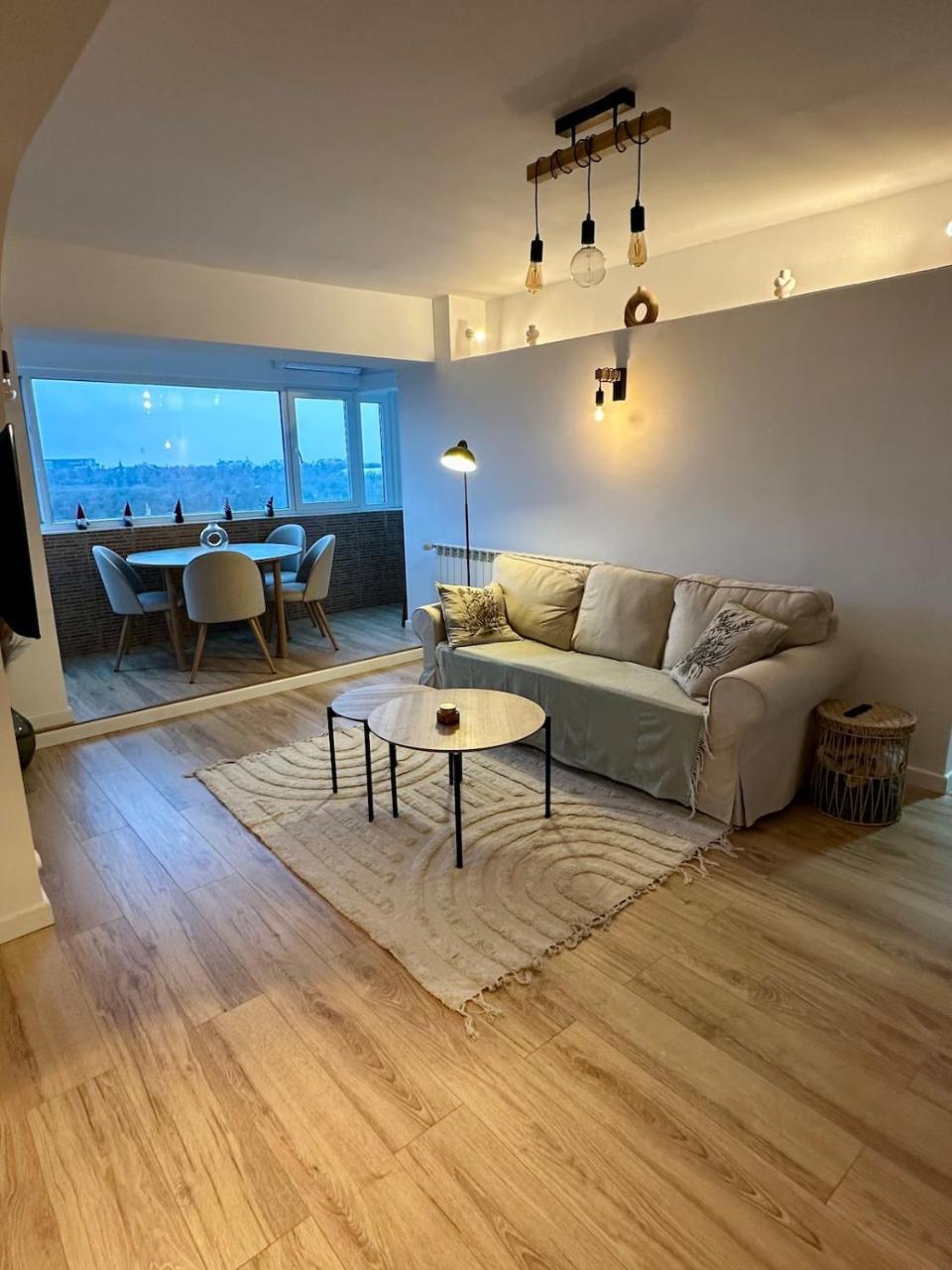 Lake & Park View Apartment