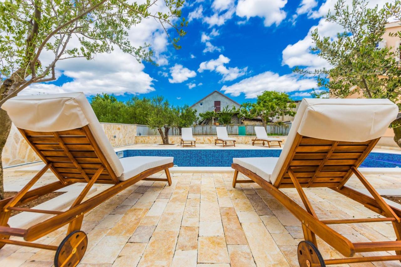 Villa Tina With Swimming Pool, Tennis Court, Games Room, Sauna, Gym, Bbq