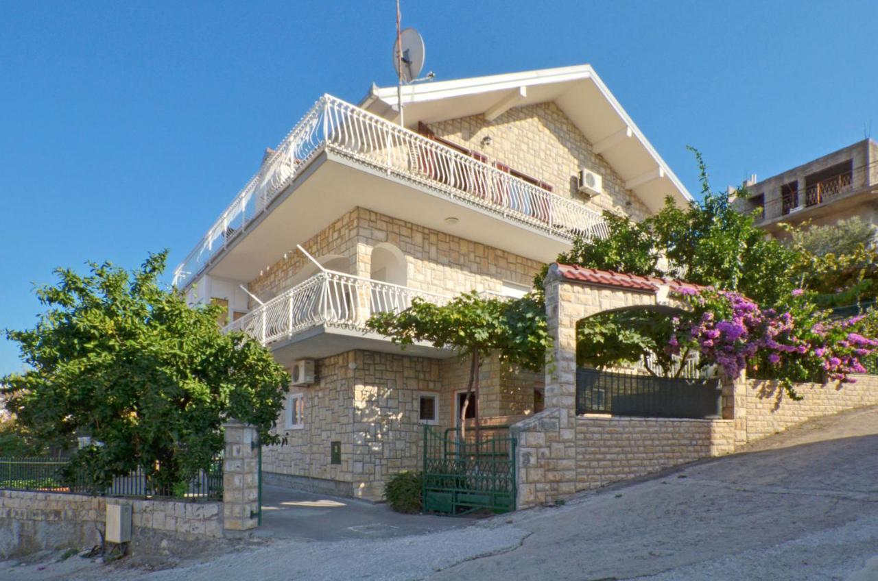 Apartments Pitesa