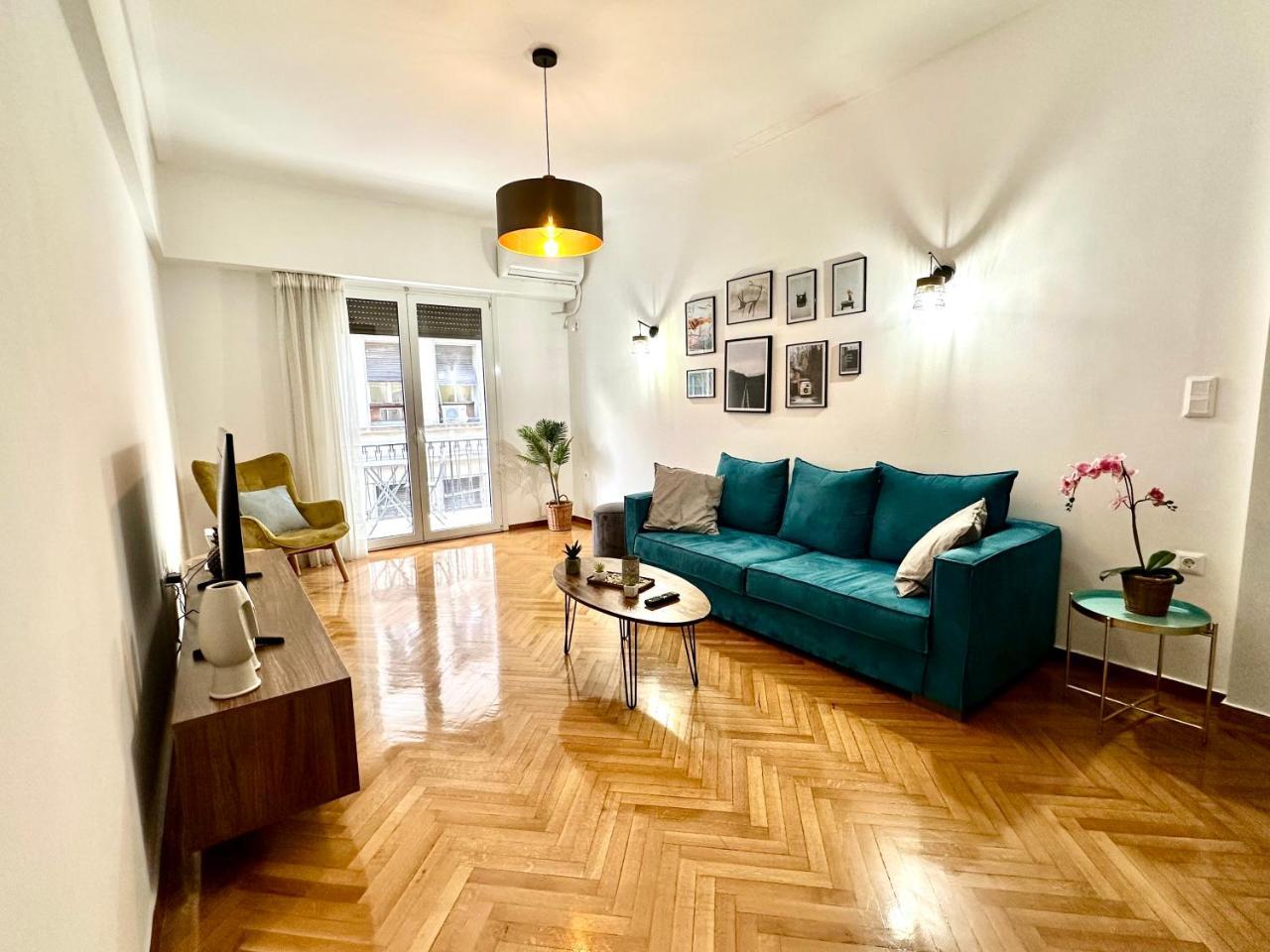 3bd Next To National Archaeological Museum