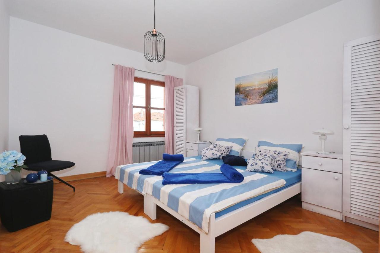 Apartments Fraj With Jacuzzi