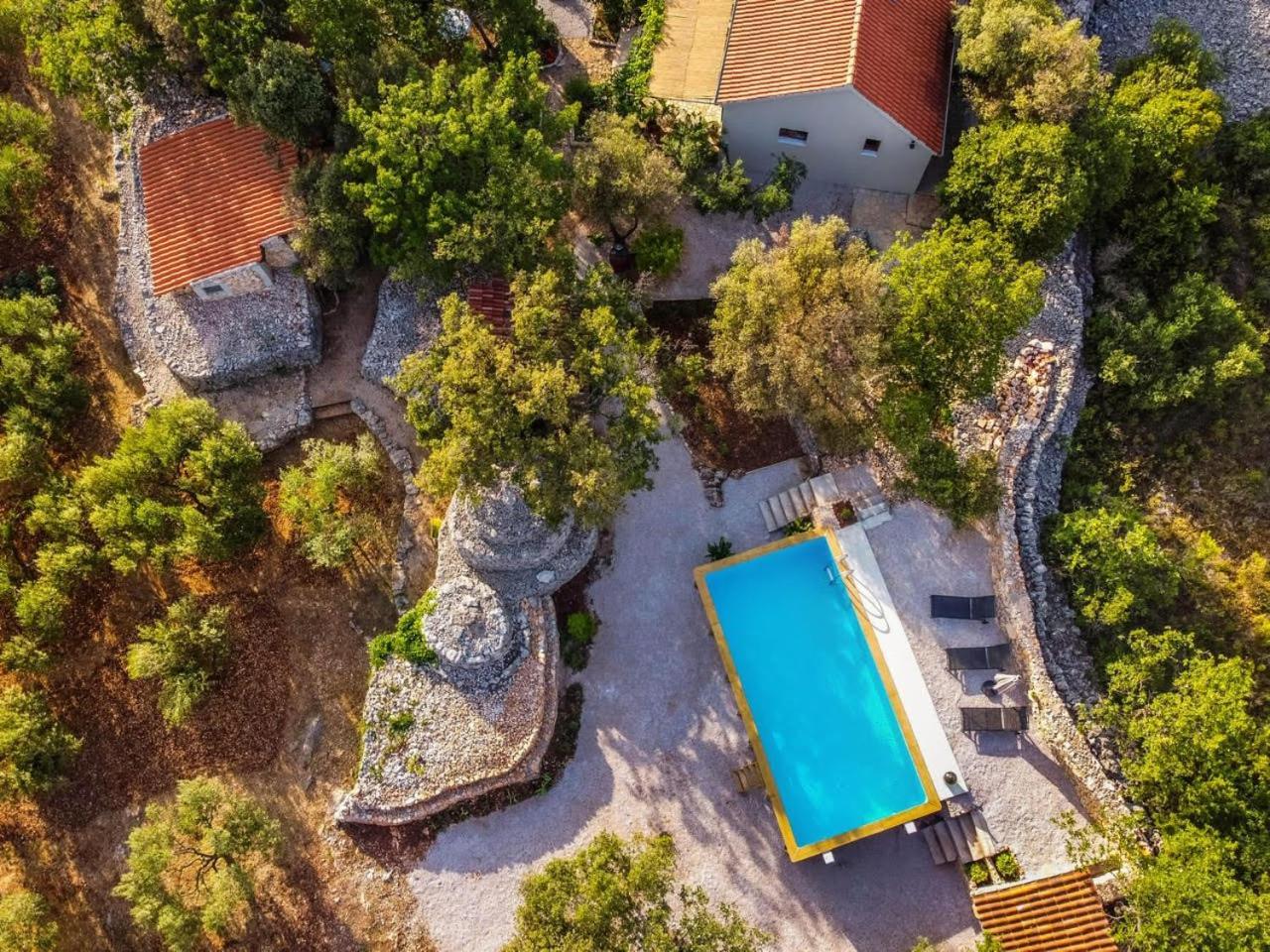 Holiday Estate Bujur Private Pool, Surrounded by Nature!
