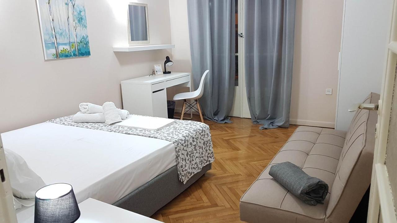 Olive Apartment Athens Center, 4 Bd, 1.5 Bath