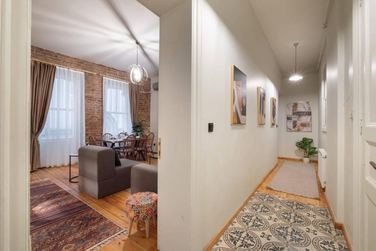 Spacious Rustic 2 Br Few Steps From Galata Tower