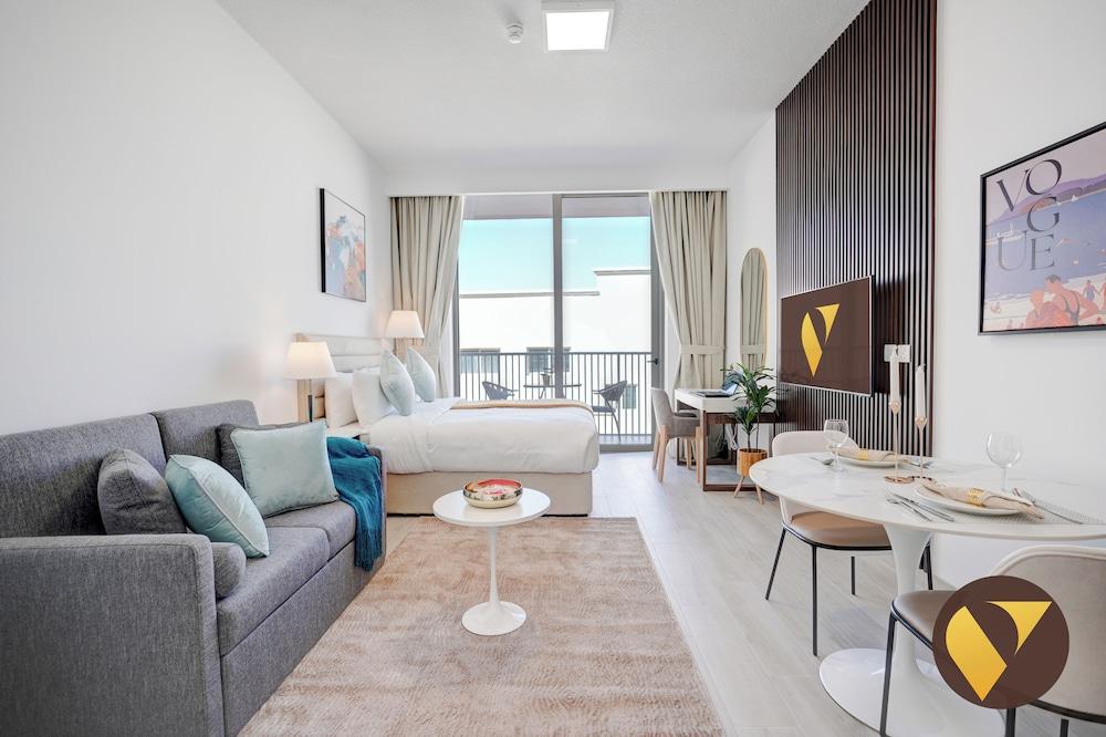 Vogue 12 Mins Moe & 5 Mins Circle Mall